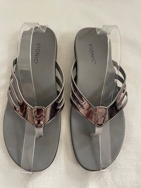 Vionic Women Metallic Bronze-Strap Gray Footbed Thong Sandals